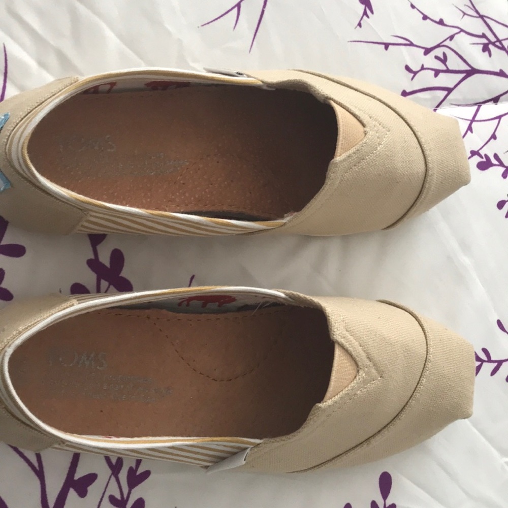 TOMS Slip on shoes